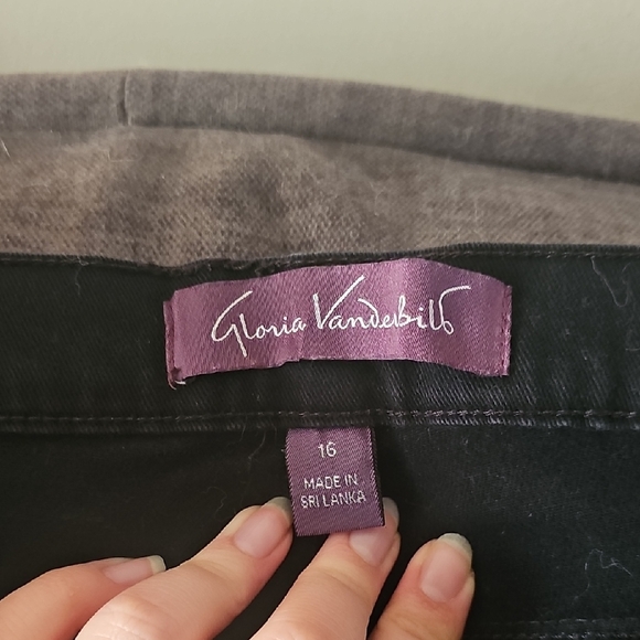 Gloria Vanderbilt Black Pants with Purple Brand Label - Picture 2 of 3
